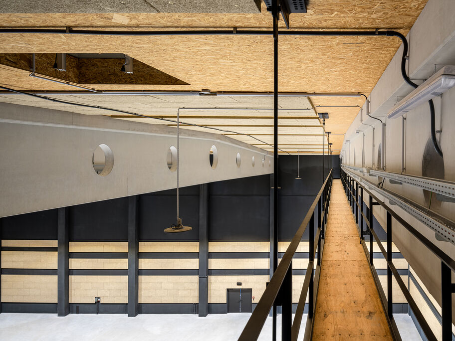 HQ7 www 42 hq7studios_3MPG_MK17