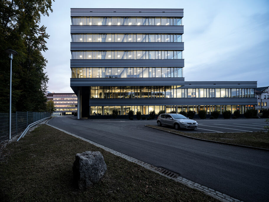 13 E06 2021_10_B&R_OUTSIDE_42