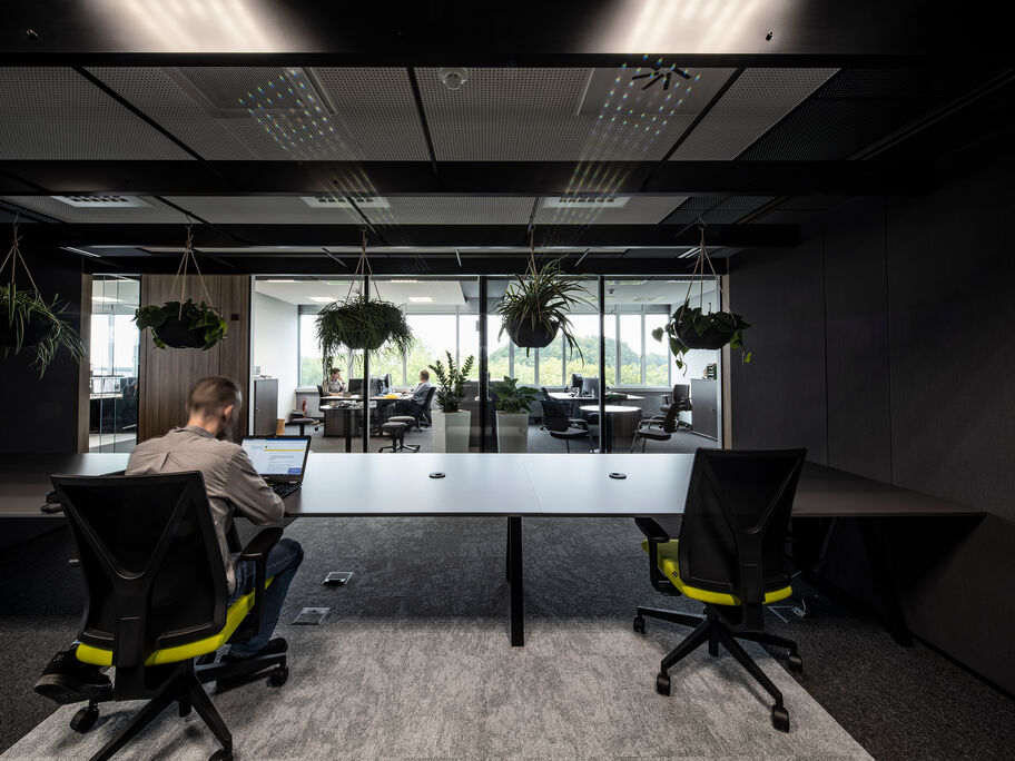 77 I23 2021_10_B&R_INSIDE_12