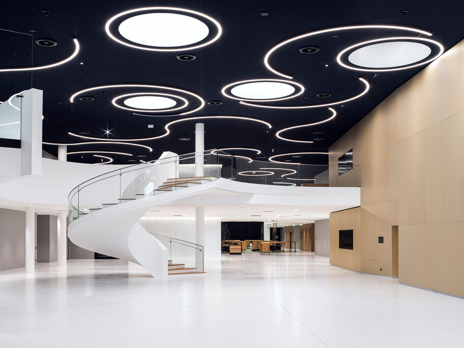 33 I01 2021_10_B&R_INSIDE_01